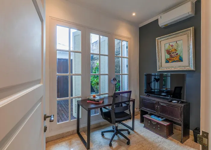 Mosan House - Unique Art-Filled Gem In Perfect Location A Short Walk From The Beach Or Seminyak Square Including Ac Office For Remote Working
